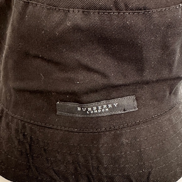 Burberry Reversible Black and Beige Bucket Hat Medium - Picture 6 of 6